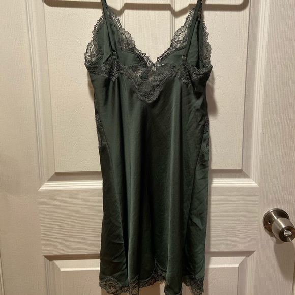 Victoria’s Secret Bundle: XS Slips - Picture 3 of 11